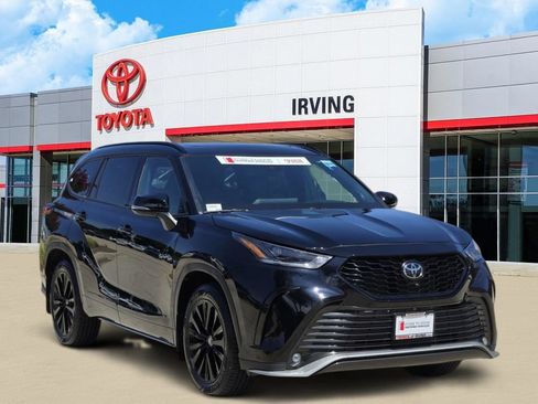 Used 2023 Toyota Highlander XSE FWD image 2
