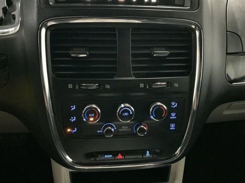 Used 2019 Dodge Grand Caravan SXT image 30