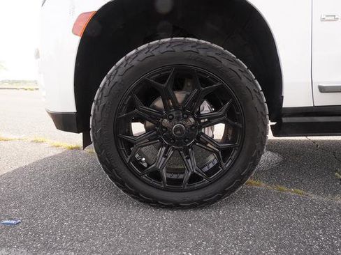 Used 2022 GMC Yukon Denali w/ Denali Premium Package RWD image 35