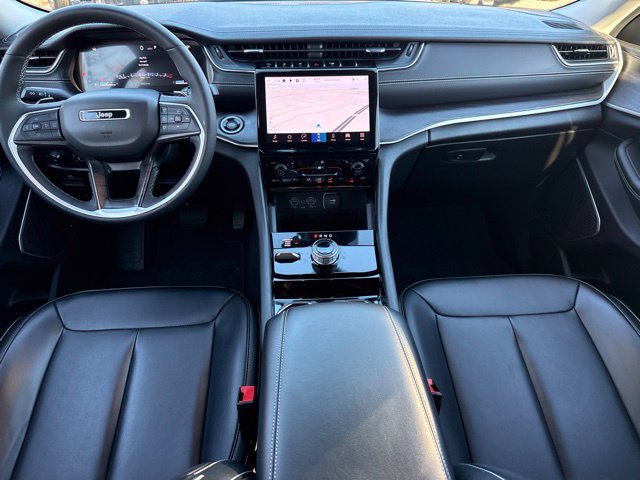Used 2023 Jeep Grand Cherokee L Limited AWD/4WD image 4