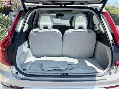 Used 2016 Volvo XC90 T6 Momentum w/ Momentum Plus Package AWD/4WD image 18
