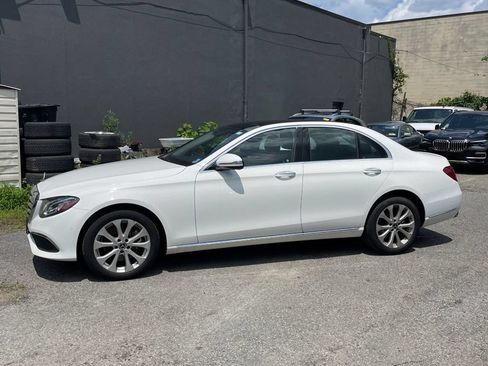 Used 2018 Mercedes-Benz E 300 4MATIC image 2