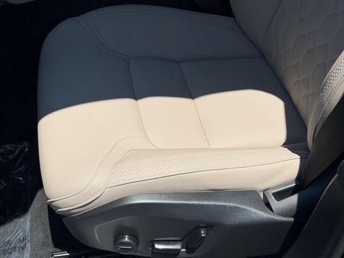Certified 2026 Volvo XC90 B6 Plus AWD/4WD image 24