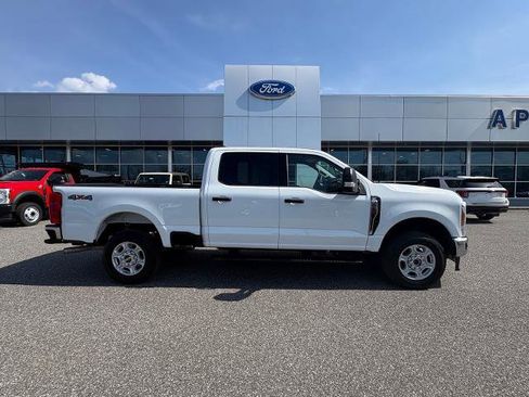 Certified 2025 Ford F250 XLT image 2