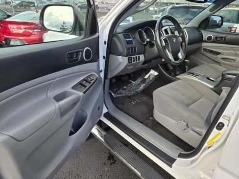 Used 2012 Toyota Tacoma PreRunner image 22