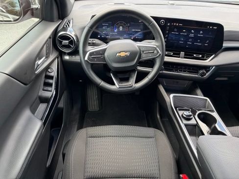 Used 2026 Chevrolet Equinox LT AWD/4WD image 32
