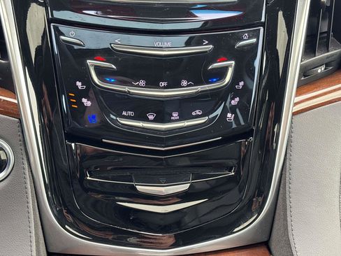 Used 2020 Cadillac Escalade Luxury image 34