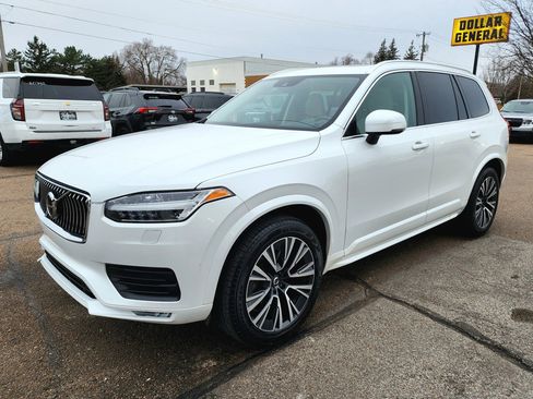 Used 2021 Volvo XC90 T6 Momentum w/ Climate Package image 4