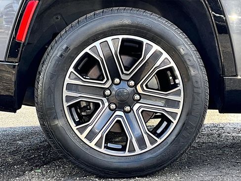 Used 2023 Jeep Wagoneer Series II image 40