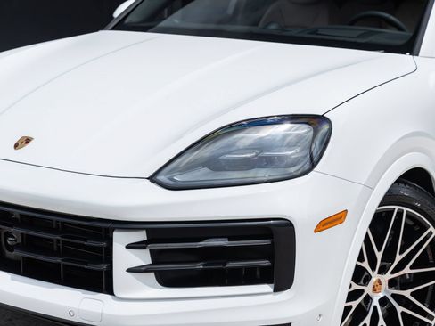New 2026 Porsche Cayenne Coupe AWD/4WD image 16