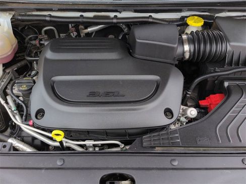 Used 2023 Chrysler Pacifica Limited image 30