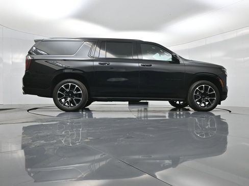 Used 2025 Chevrolet Suburban RST AWD/4WD image 38