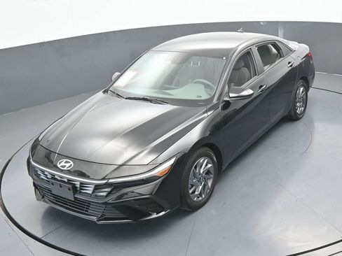 Used 2024 Hyundai Elantra SEL image 47
