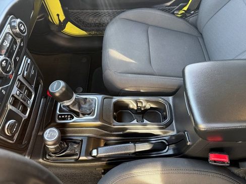 Used 2023 Jeep Gladiator Sport image 18