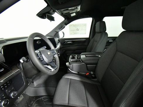 New 2025 Chevrolet Suburban LS image 5