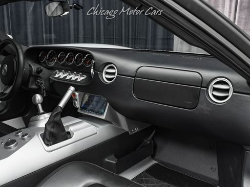 Used 2005 Ford GT RWD image 23