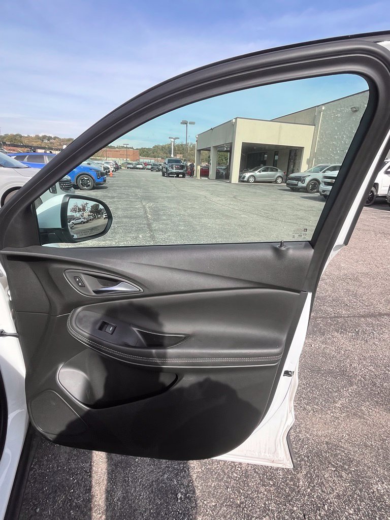 Used 2026 Buick Encore GX Preferred AWD/4WD image 23
