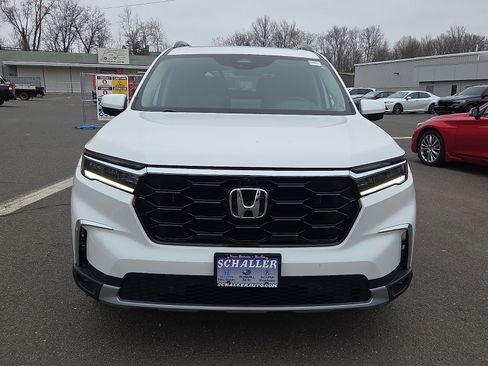 Used 2025 Honda Pilot Elite image 2