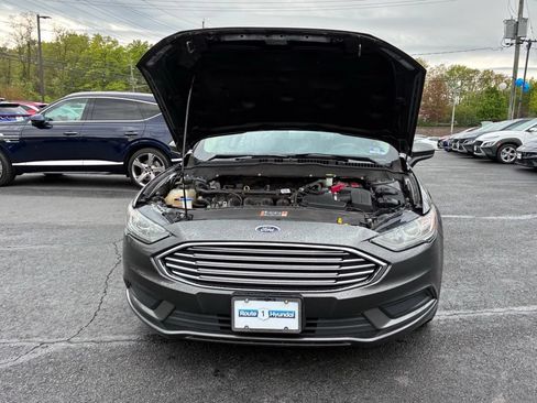 Used 2018 Ford Fusion SE w/ Fusion SE Technology Package FWD image 10