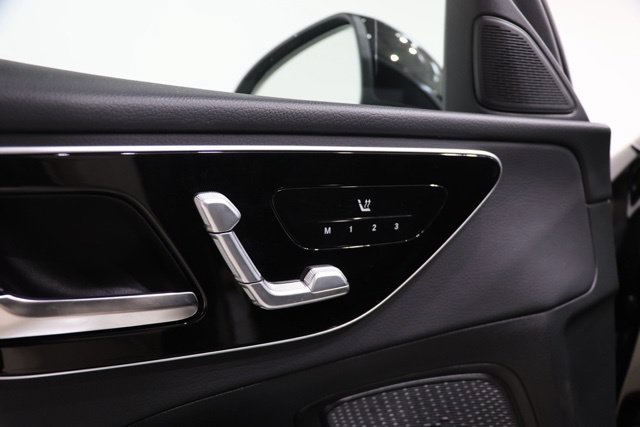 Used 2025 Mercedes-Benz C 300 4MATIC Sedan image 20