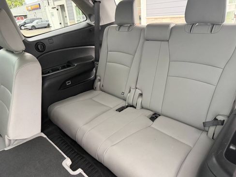 Used 2017 Honda Pilot Touring image 12