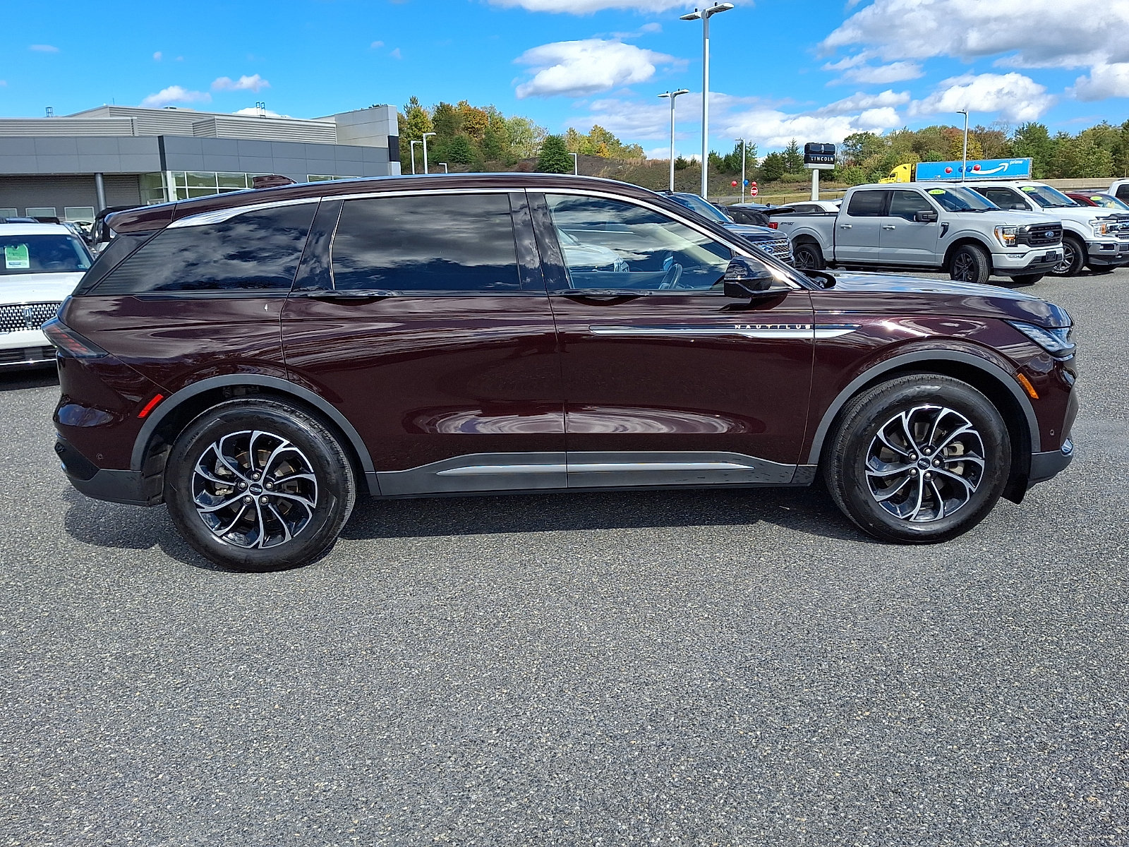Used 2024 Lincoln Nautilus Premier AWD/4WD image 8