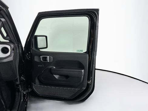 Used 2024 Jeep Wrangler Unlimited w/ Convenience Group AWD/4WD image 31