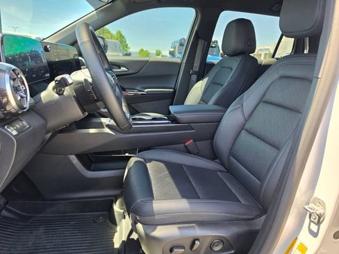Used 2025 Chevrolet Equinox LT w/ Convenience Package II AWD/4WD image 11