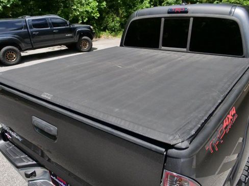 Used 2014 Toyota Tacoma PreRunner w/ SR5 Package RWD image 28