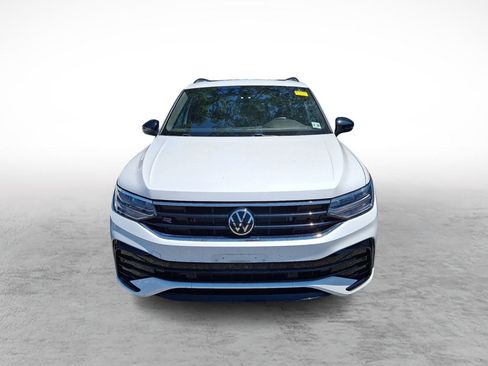 Used 2023 Volkswagen Tiguan SE R-Line FWD image 2