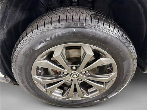 Used 2022 Toyota RAV4 XLE Premium AWD/4WD image 12
