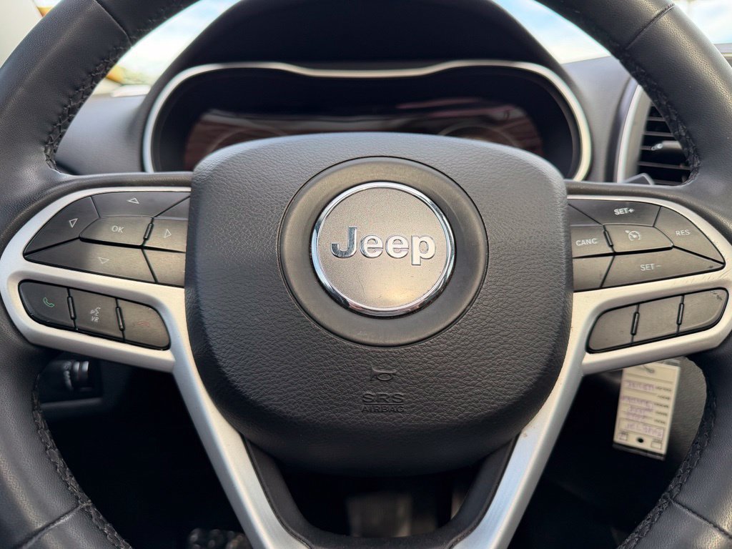 Used 2022 Jeep Cherokee Latitude w/ Sun & Sound Group AWD/4WD image 27