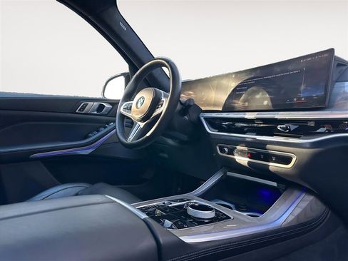 Used 2023 BMW X7 M60i w/ Executive Package image 25