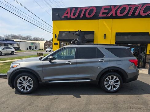 Used 2022 Ford Explorer XLT w/ Equipment Group 202A AWD/4WD image 23