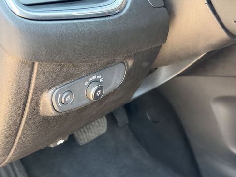 Used 2019 Chevrolet Equinox LT FWD image 19