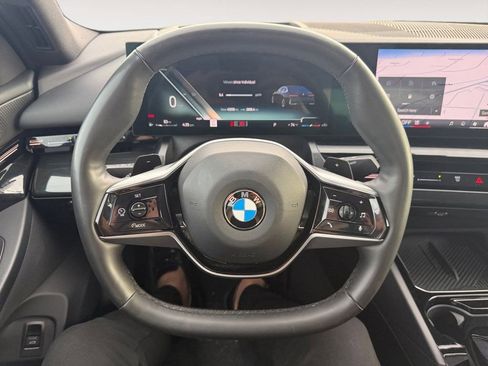 Used 2024 BMW 530i w/ Premium Package image 17