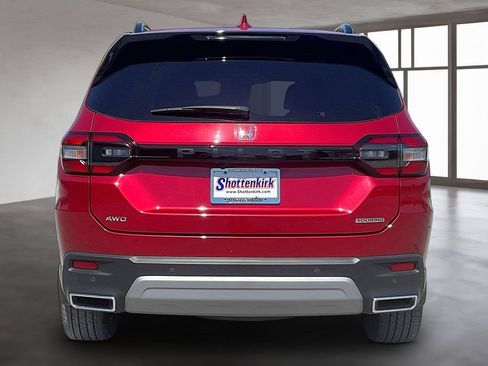 Used 2025 Honda Pilot Touring image 5