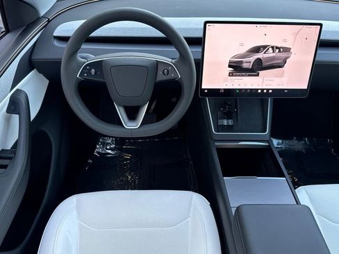 Used 2026 Tesla Model Y 2WD image 13