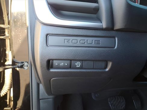 Used 2024 Nissan Rogue S image 19