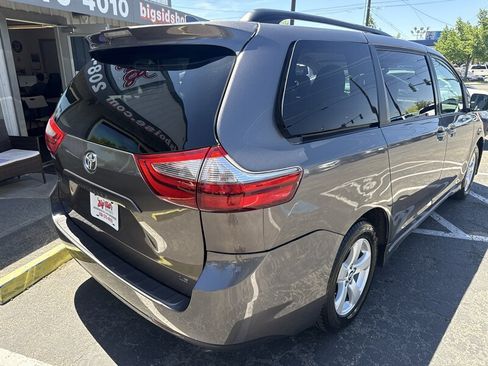 Used 2020 Toyota Sienna LE FWD image 8
