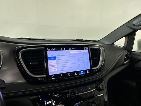 Certified 2021 Chrysler Pacifica Touring w/ Cold Weather Group AWD/4WD image 11