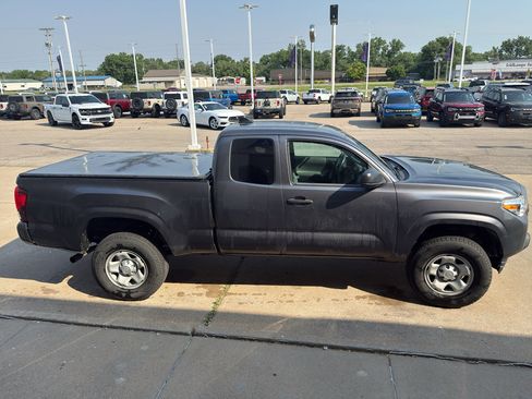 Used 2020 Toyota Tacoma SR RWD image 4