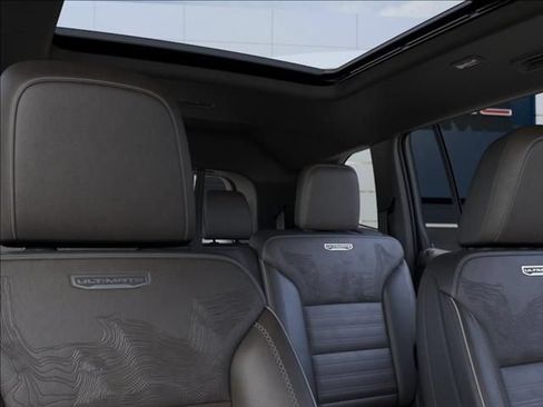 New 2026 GMC Acadia Denali Ultimate w/ LPO, Floor Liner Package AWD/4WD image 29