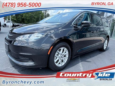 Used 2022 Chrysler Voyager LX FWD image 1