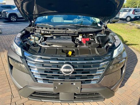 Used 2024 Nissan Rogue SV image 17