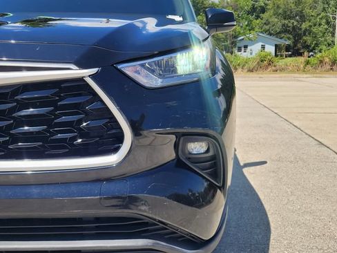 Used 2020 Toyota Highlander XLE FWD image 16