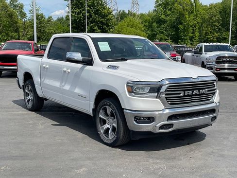 Used 2023 RAM 1500 Laramie AWD/4WD image 1