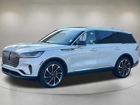 Used 2025 Lincoln Aviator Reserve w/ Equipment Group 201A AWD/4WD image 2