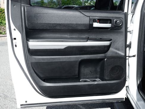 Used 2017 Toyota Tundra SR5 w/ SR5 Upgrade Package image 30