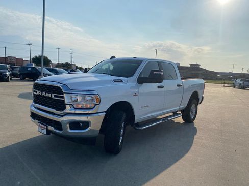 Used 2024 RAM 2500 Big Horn w/ Off Road Package AWD/4WD image 3